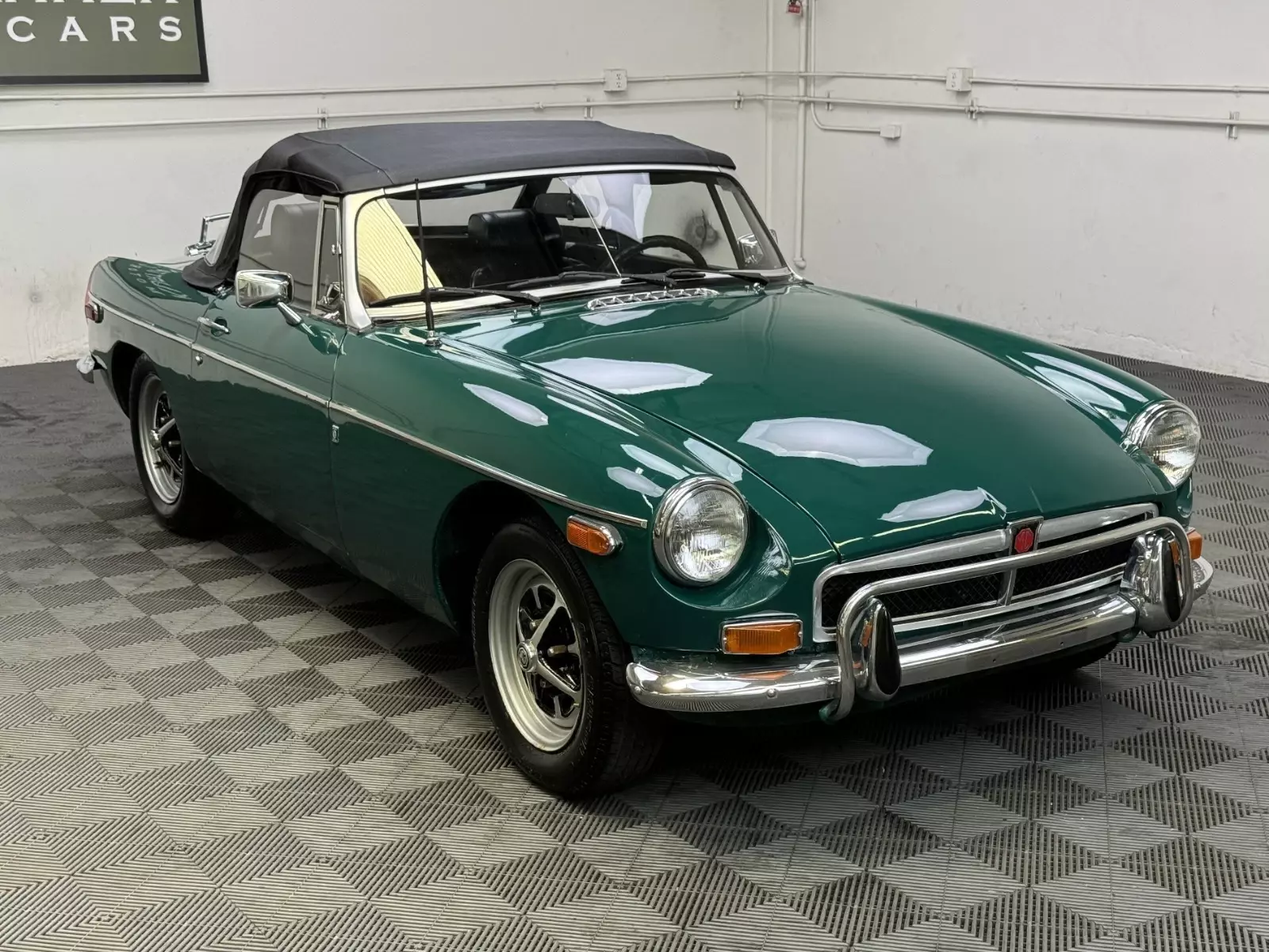 1974 MGB ROADSTER. BRITISH RACING GREEN W/ BLACK TRIM. ROSTYLE WHEELS. 4SPEED 1974 MG MGB