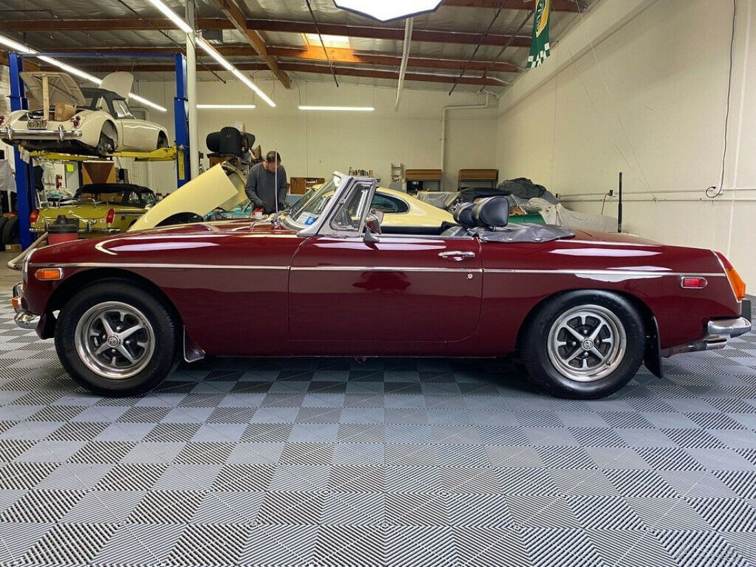 1974 MG MGB 1974 MGB. TONNEAU COVER. 4-SPEED, ROSTYLE WHEELS. - photo 12