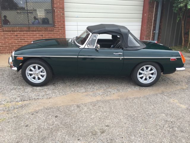 1974 MG MGB Roadster - photo 2
