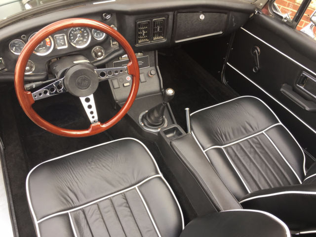 1974 MG MGB Roadster - photo 8