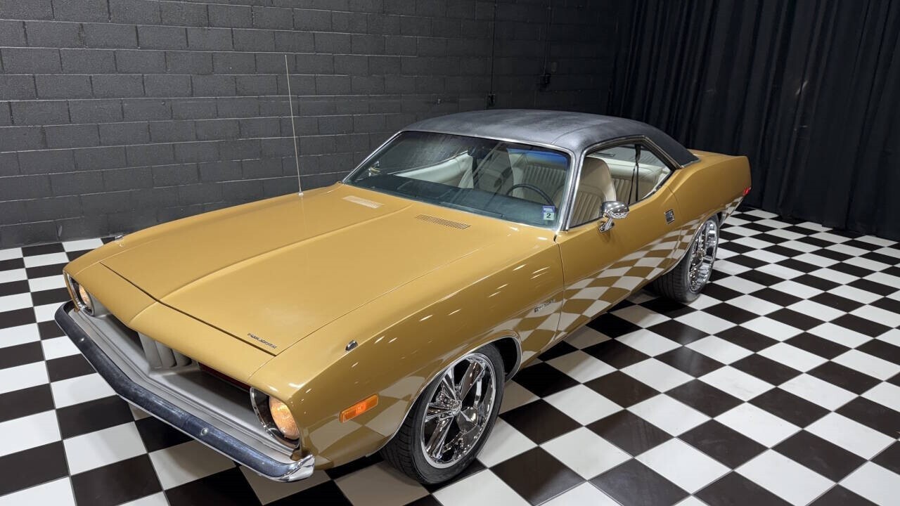 1974 Plymouth Barracuda NICE PAINT 318cid G CODE GOLDEN HAZE POLY! - photo 9