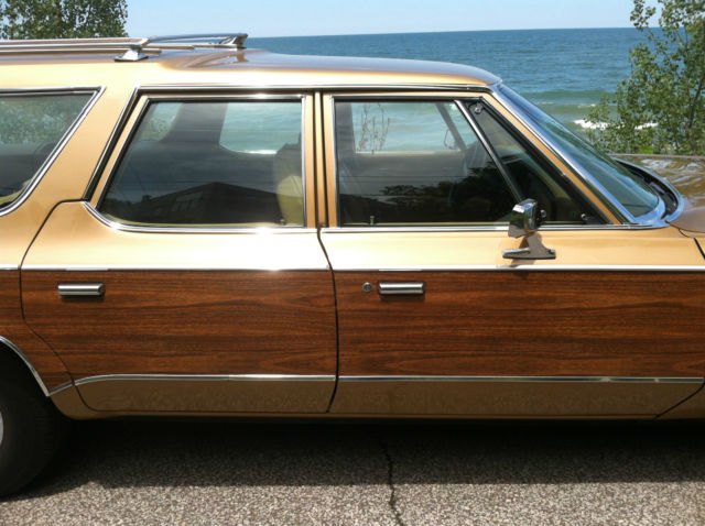 1974 Plymouth Fury Sport Suburban Wagon - photo 4