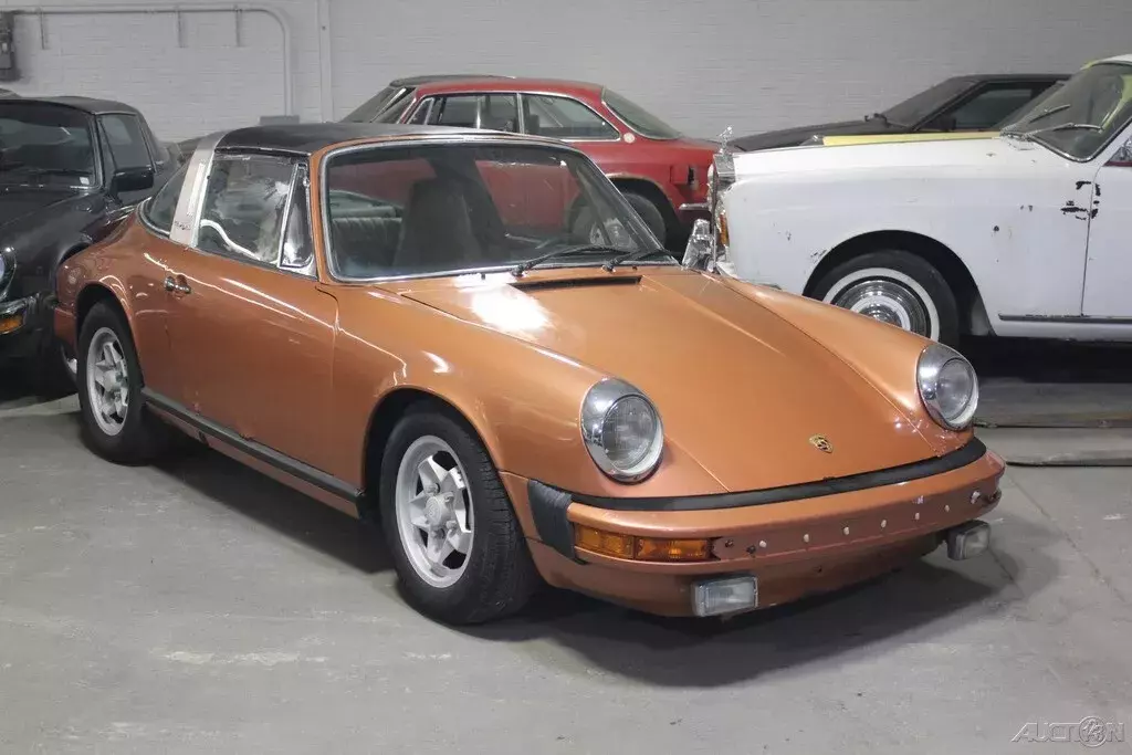 1974 Porsche 911 Targa Salmon Metallic (Special order) 1974 Porsche 911 Salmon Metallic!