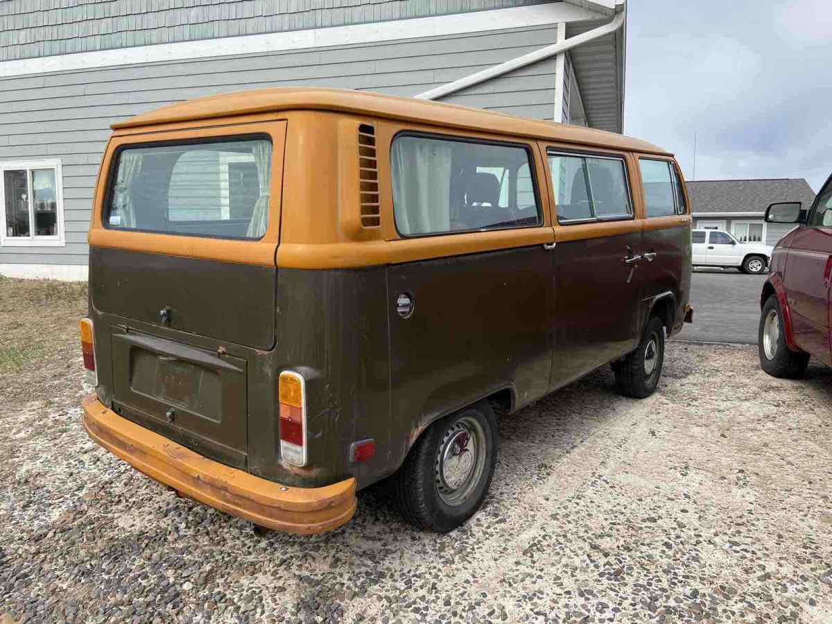 1974 Volkswagen bus sunroof - photo 2