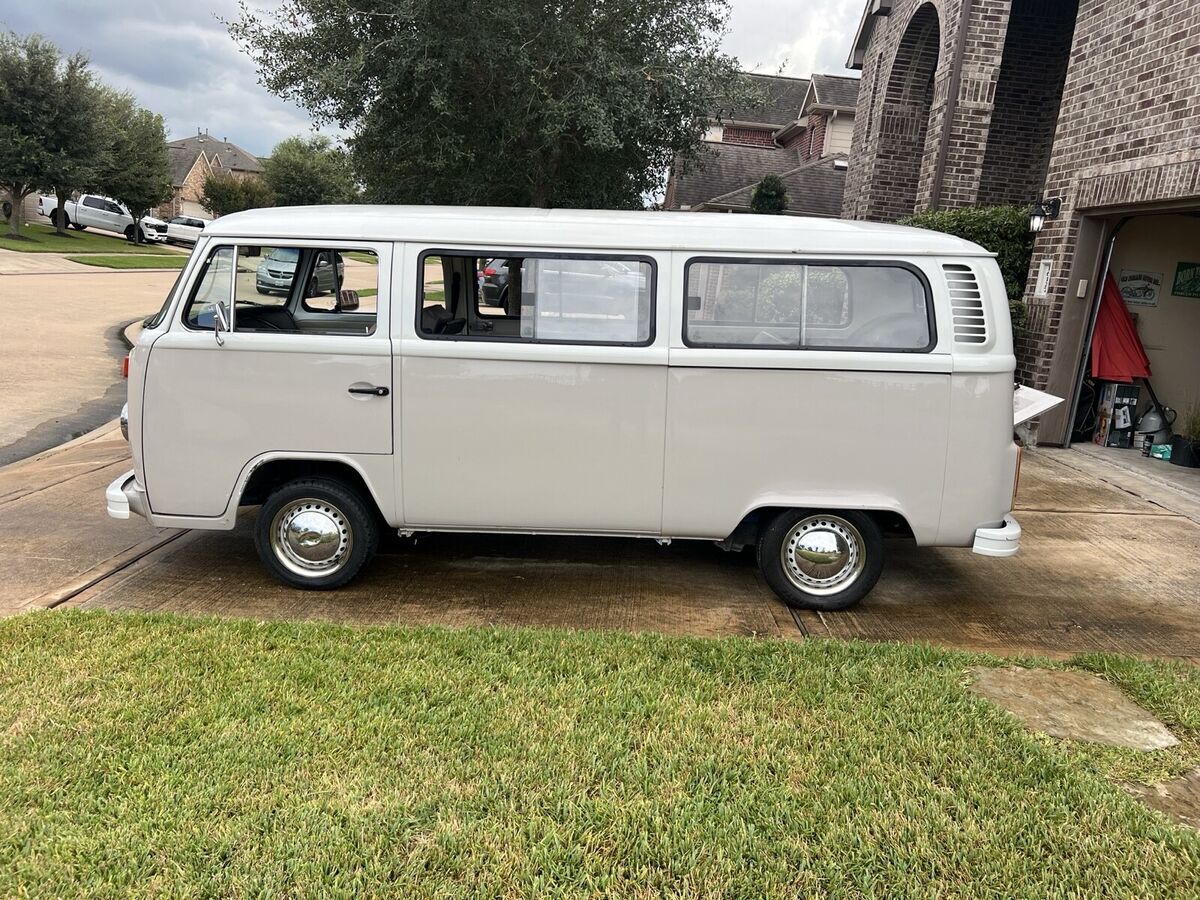 1974 Volkswagen Van - photo 2