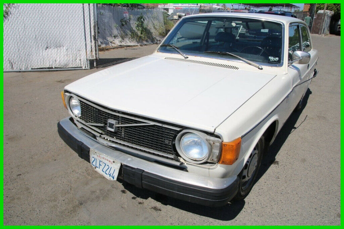 1974 Volvo 142 *Rare Car* 4 Speed Manual 4 Cylinder NO RESERVE 1974 Volvo 142