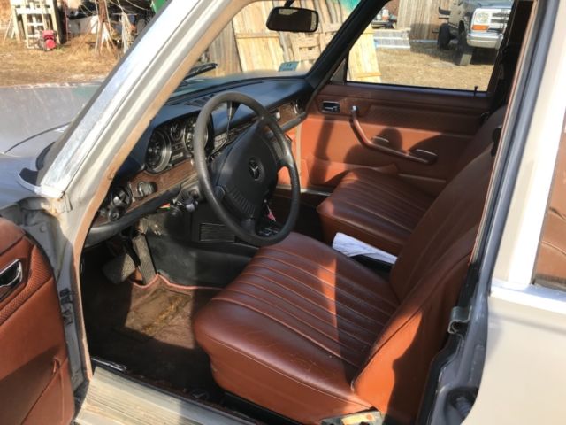 1975 Mercedes-Benz 300-Series - photo 2