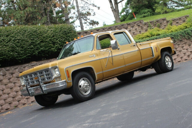 1975 Chevrolet C-30 Camper Special Silverado - photo 2