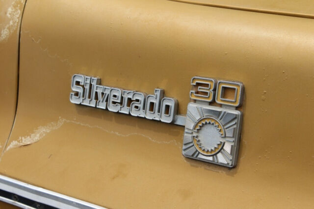 1975 Chevrolet C-30 Camper Special Silverado - photo 9