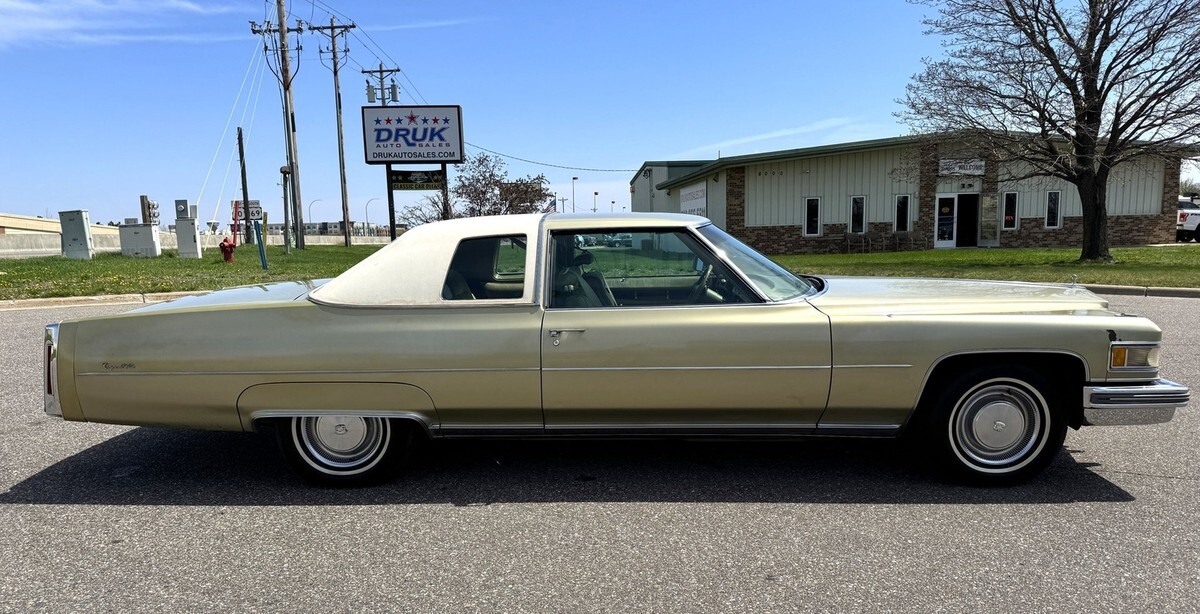 1975 Cadillac Coupe DeVille - photo 2