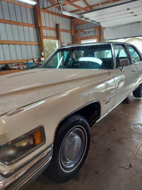 1975 Cadillac Fleetwood Sedan White RWD Automatic Brougham 1975 Cadillac Fleetwood Brougham