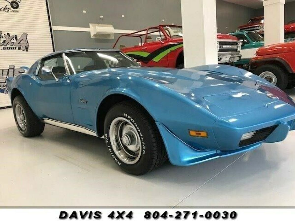 1975 CHEVROLET CORVETTE Stingray Sports Car Four Speed V-8 667 Miles Blue Sedan 1975 Chevrolet Corvette Stingray Sports Car Four Speed V-8