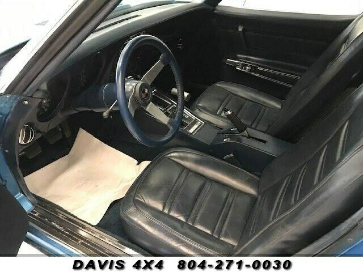 1975 Chevrolet Corvette Stingray Sports Car Four Speed V-8 - photo 9