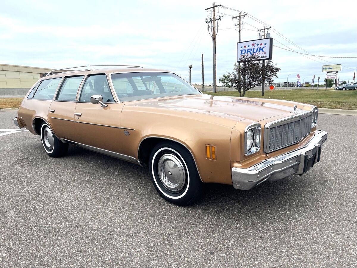 1975 Chevrolet Malibu Classic Wagon * LOW MILES * 350 V8 1975 Chevrolet Malibu Classic