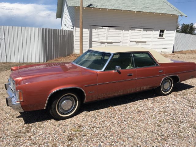 1975 Chrysler Newport 4-Door Sedan 360-4 V-8 1975 Chrysler Newport