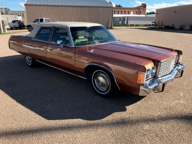 1975 Chrysler Newport Custom - photo 3