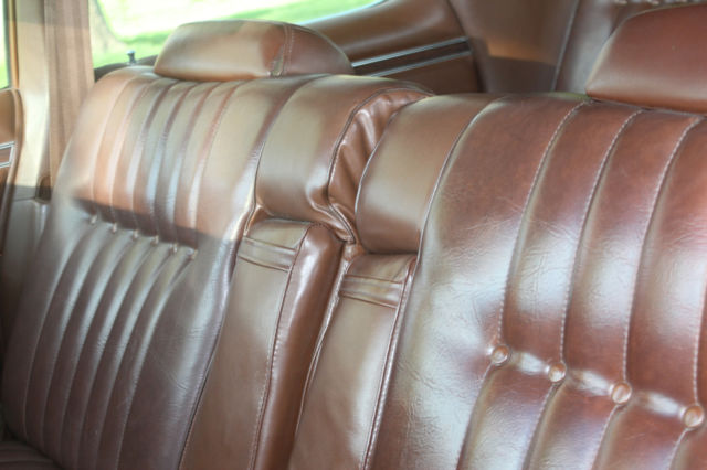 1975 Chrysler Town & Country - photo 10