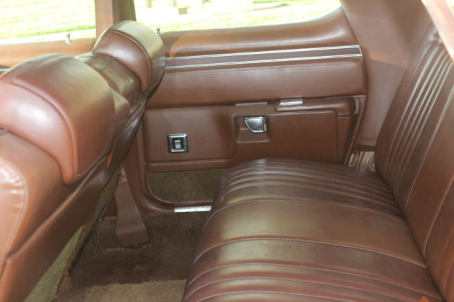 1975 Chrysler Town & Country - photo 11