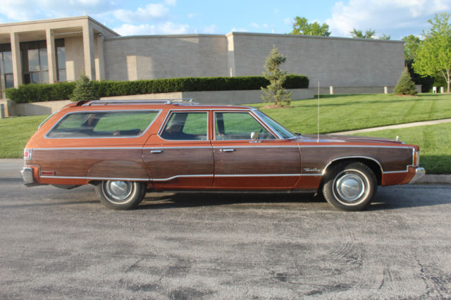 1975 Chrysler Town & Country - photo 3