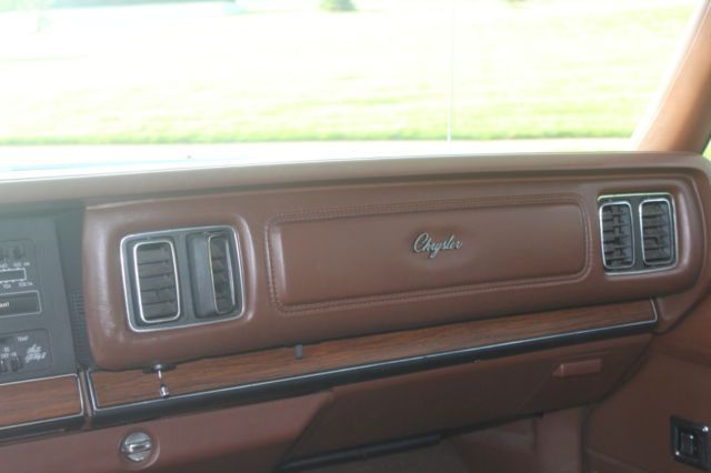 1975 Chrysler Town & Country - photo 7