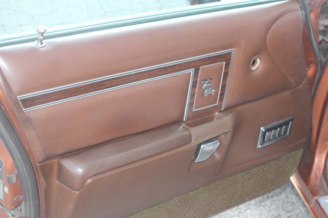 1975 Chrysler Town & Country - photo 8