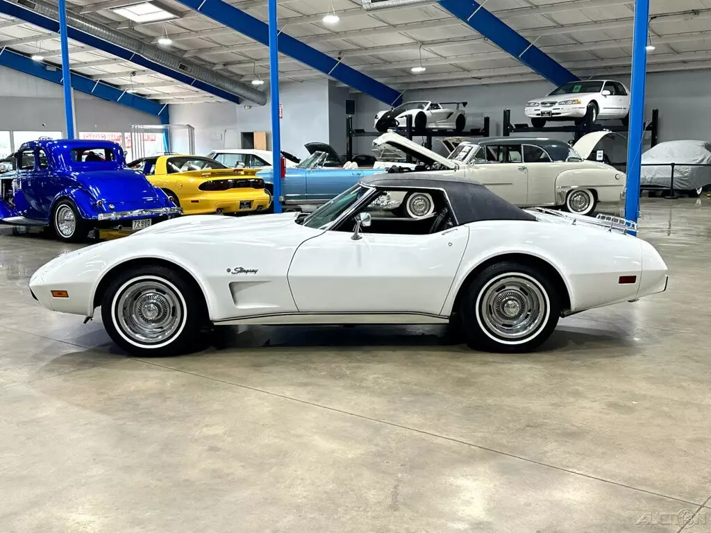 1975 Chevrolet Corvette Convertible - photo 12