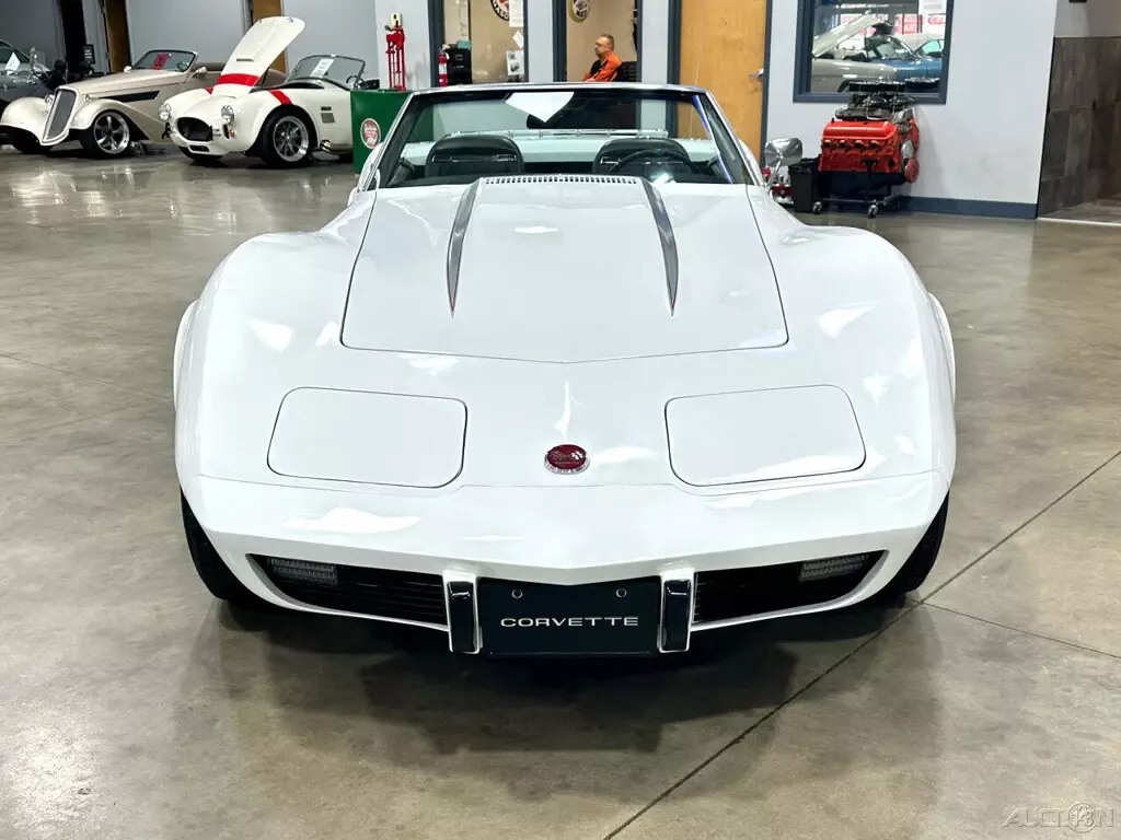 1975 Chevrolet Corvette Convertible - photo 2