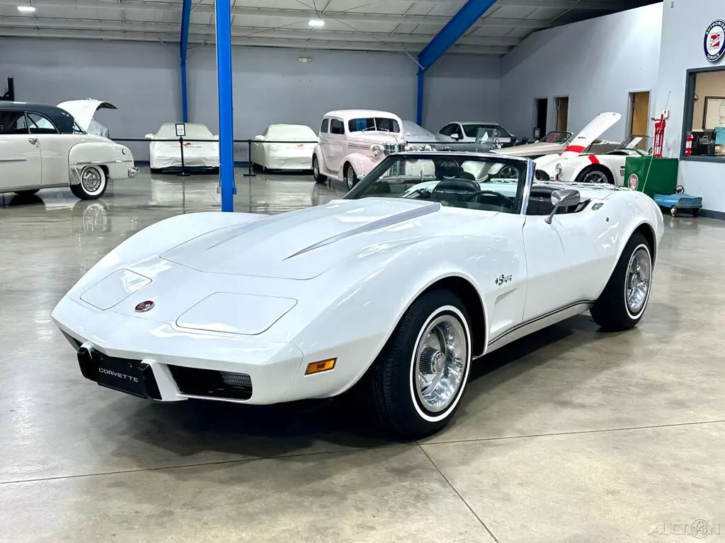 1975 Chevrolet Corvette Convertible - photo 3