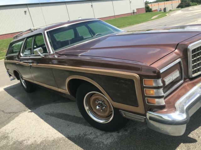 1975 Ford Country Squire - photo 2