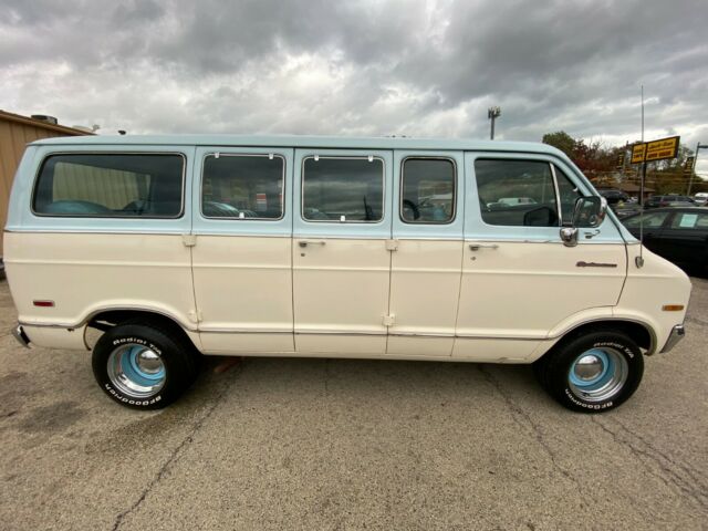 1977 Dodge B200 Van - photo 2