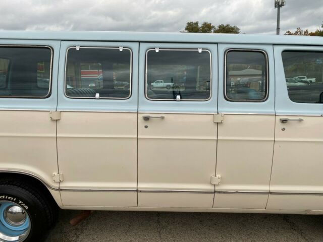 1977 Dodge B200 Van - photo 7