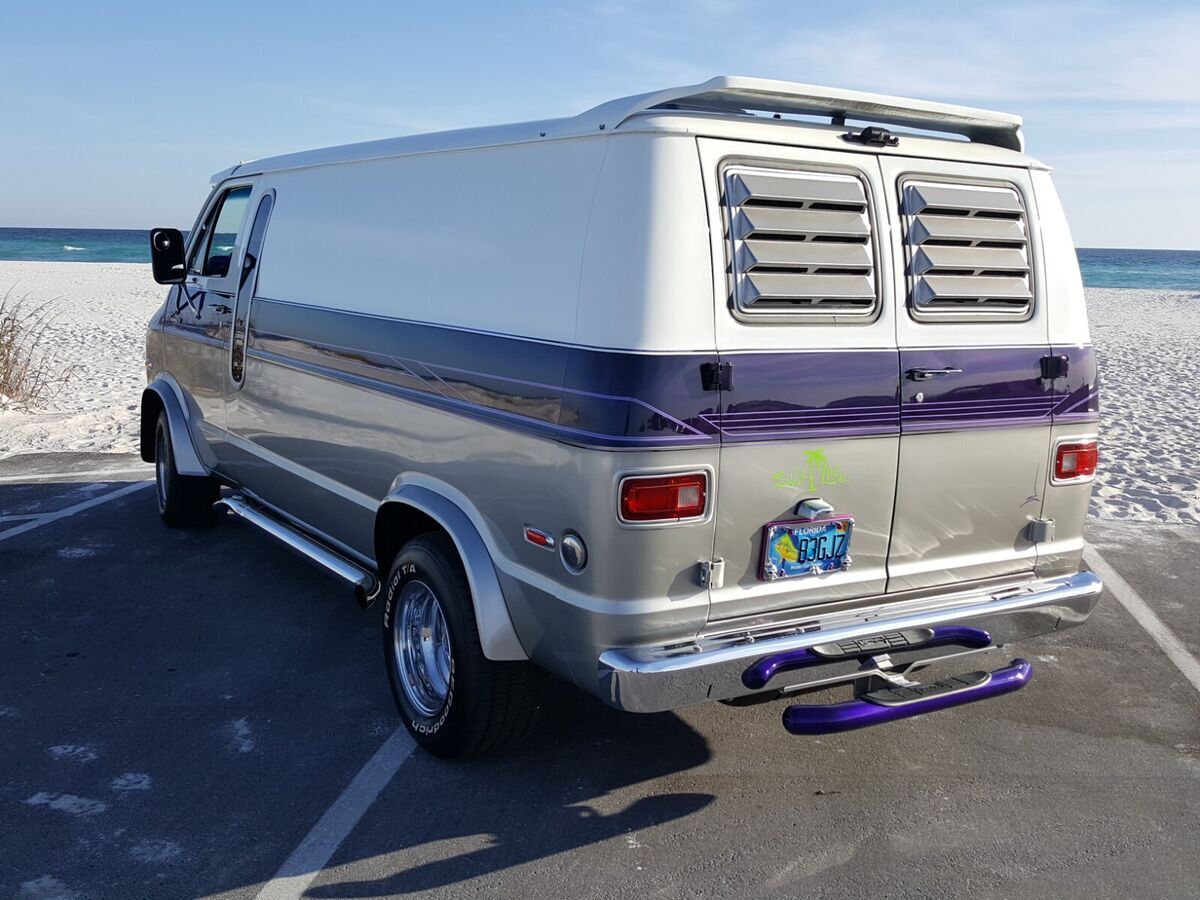 1975 Dodge B200 Tradesman van - photo 2