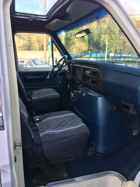 1975 Ford E-Series Van 4x4 Quadravan Camper - photo 5