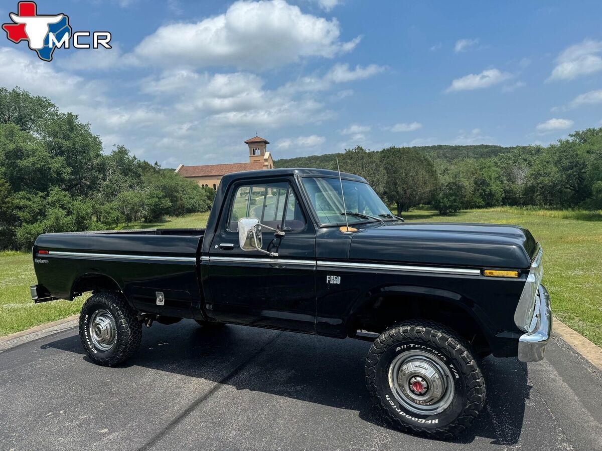 1975 Ford F-250 4x4 - Highboy - Classic Pickup - photo 11