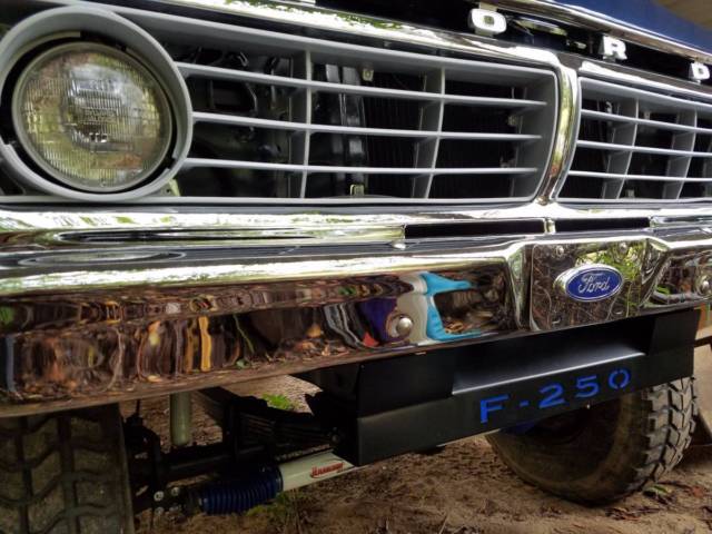 1975 Ford F-250 Custom - photo 2
