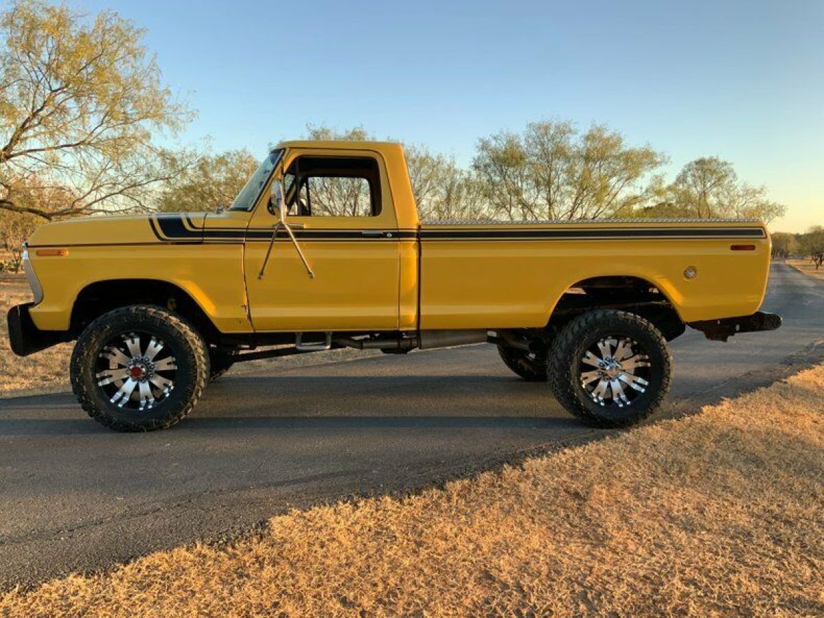 1975 Ford F-250 4WD built up 460 AC Monster Truck - photo 2
