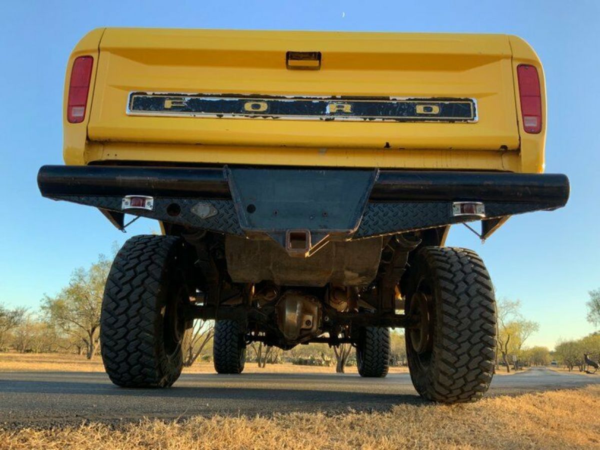 1975 Ford F-250 4WD built up 460 AC Monster Truck - photo 6