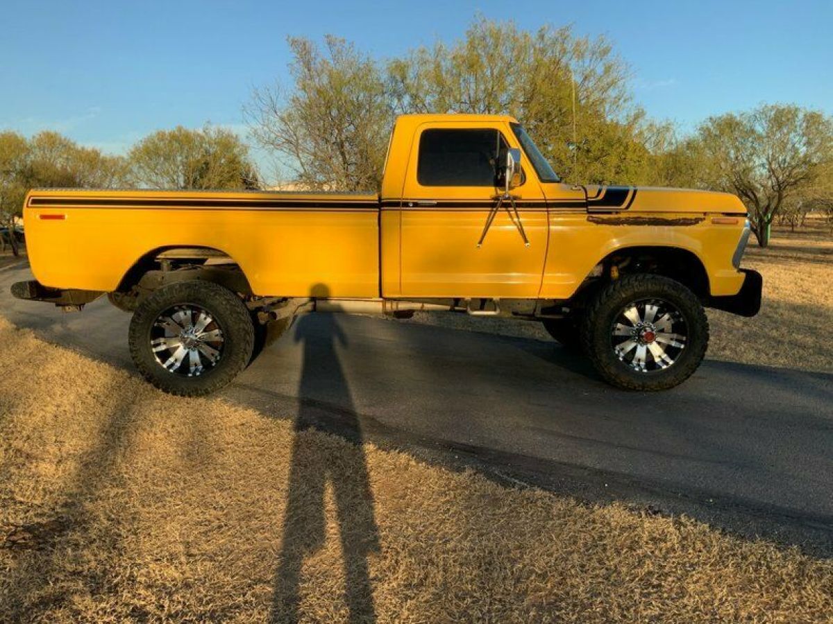 1975 Ford F-250 4WD built up 460 AC Monster Truck - photo 8