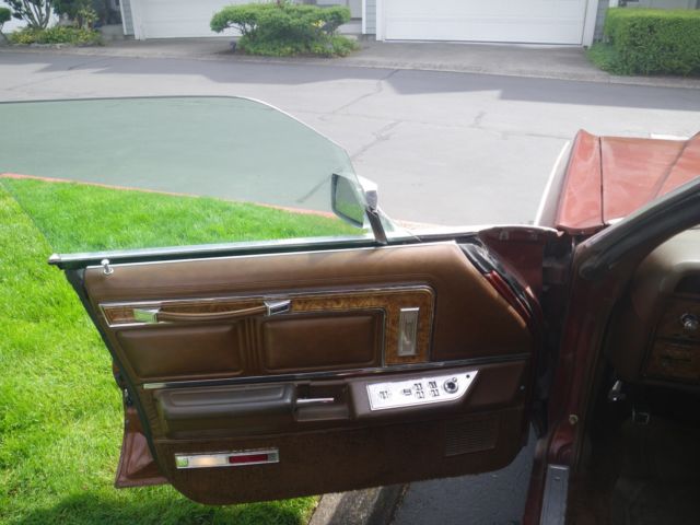 1975 Ford LTD Country Squire Station Wagon - photo 2