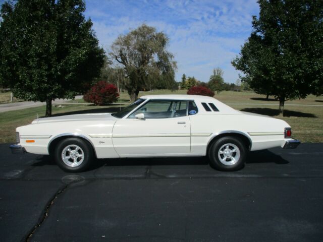 1975 FORD TORINO ELITE 33,876 ACTUAL MILES SHOWROOM CONDITION LIKE NEW ! MINT 1975 Ford Torino WHITE