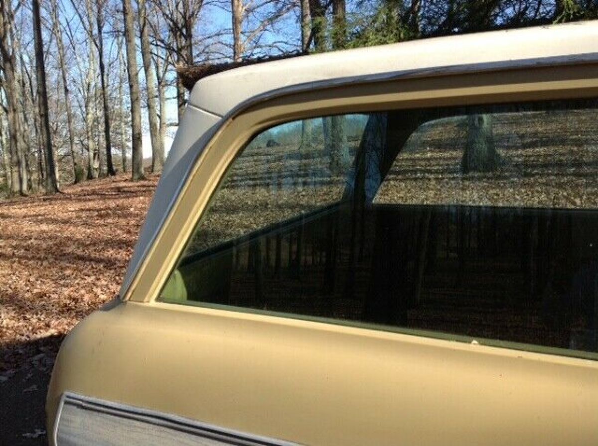 1975 International Harvester Travelall - photo 2