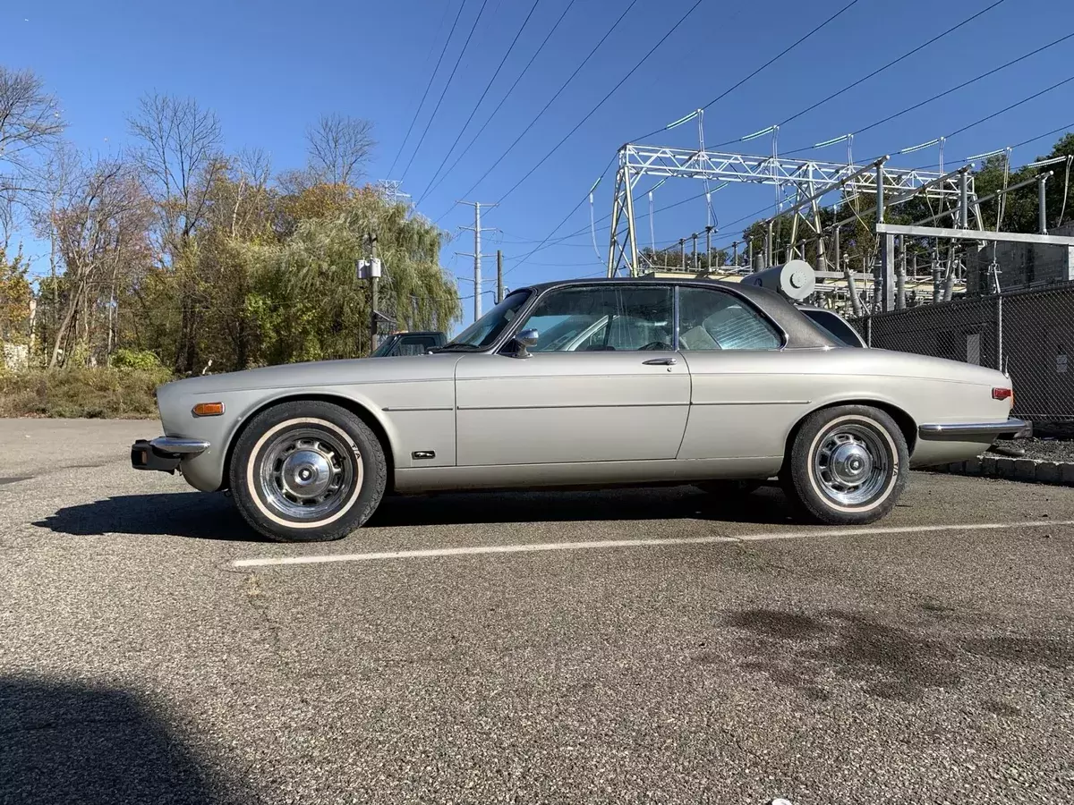 1975 Jaguar XJ6 Coupe Grey leather 1975 Jaguar XJ6 leather
