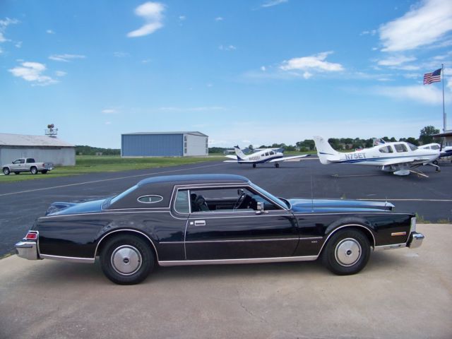 1975 Lincoln Mark Series 2 Door Hardtop - photo 2