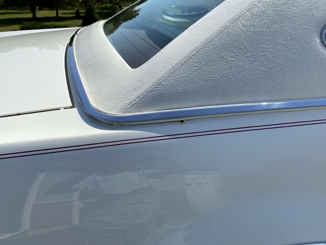 1975 Lincoln Continental Mk IV chrome with lipstick trim and factory pinstripe - photo 10