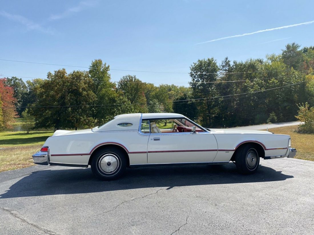 1975 Lincoln Continental Mk IV chrome with lipstick trim and factory pinstripe - photo 2