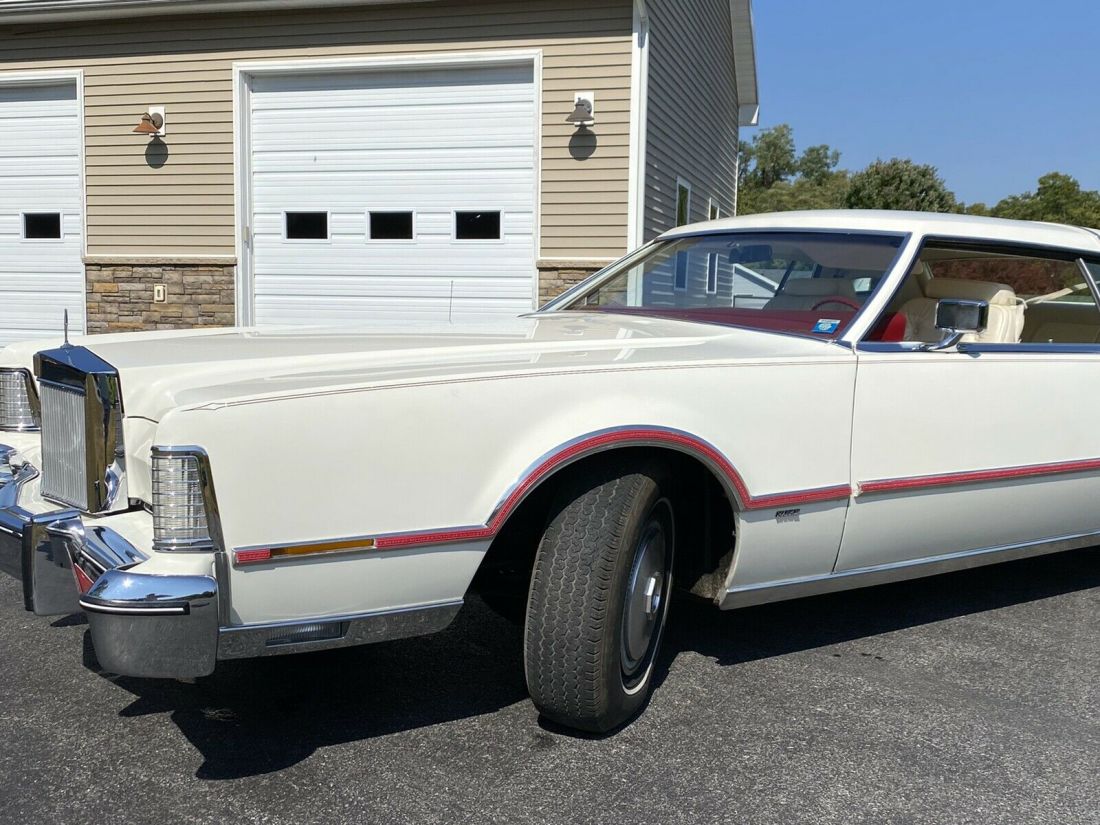 1975 Lincoln Continental Mk IV chrome with lipstick trim and factory pinstripe - photo 4