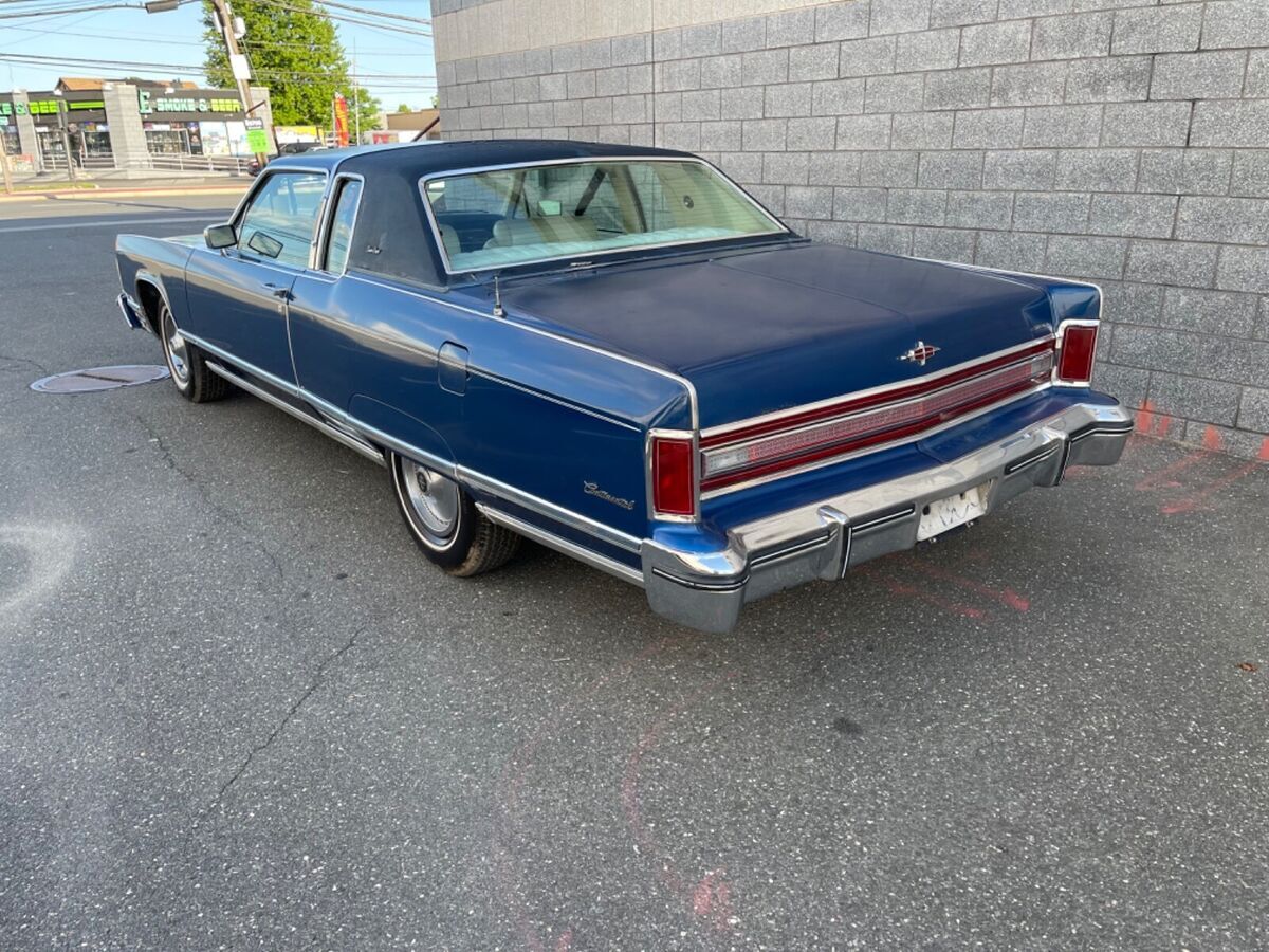 1975 Lincoln Continental Town Coupe - photo 2
