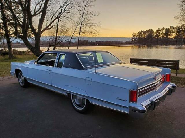 1975 Lincoln Continental Town Coupe' - photo 2