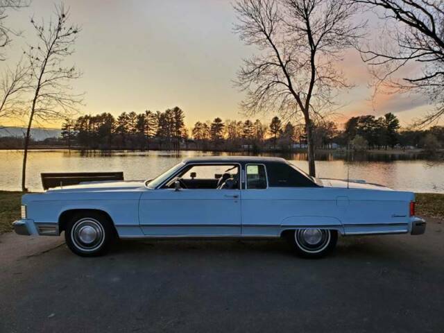 1975 Lincoln Continental Town Coupe' - photo 3