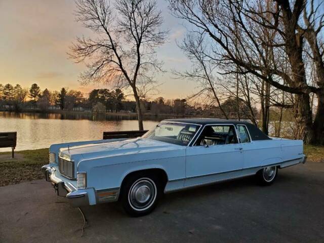 1975 Lincoln Continental Town Coupe' - photo 4